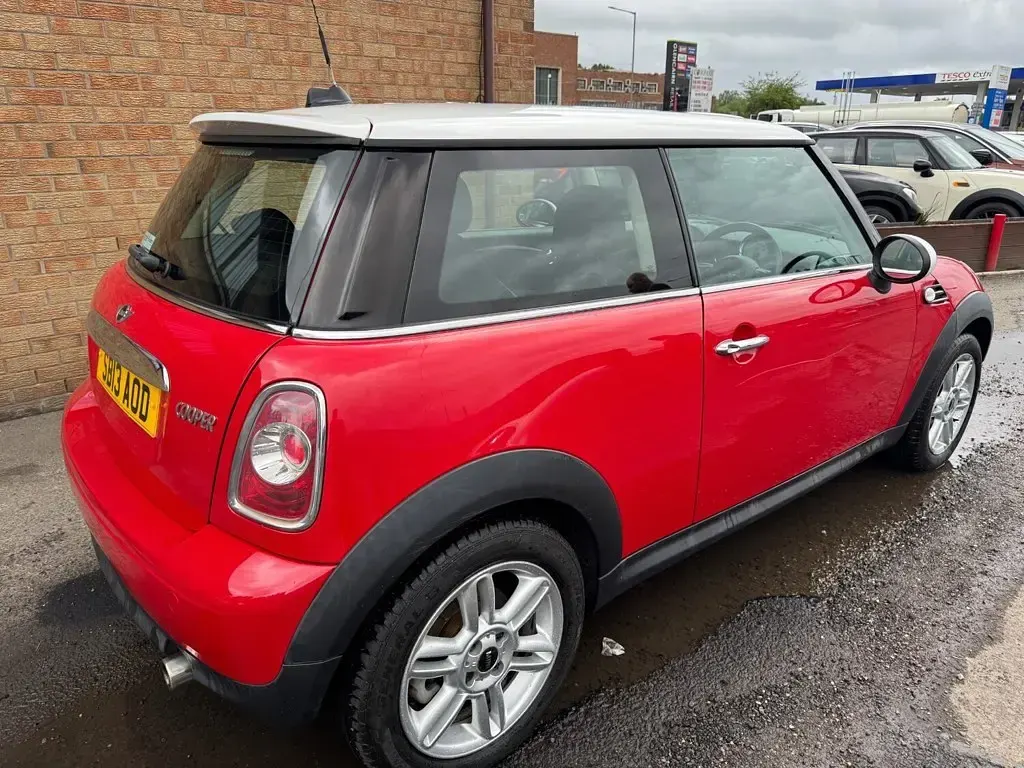 Used Mini Cooper Hatch 122 HP (89 kW) 2013 Red Hatchback