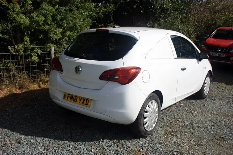 Used Vauxhall Corsa 95 HP (69 kW) 2018 White Van