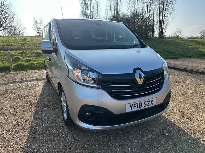 Used Renault Trafic 2018 Silver MPV