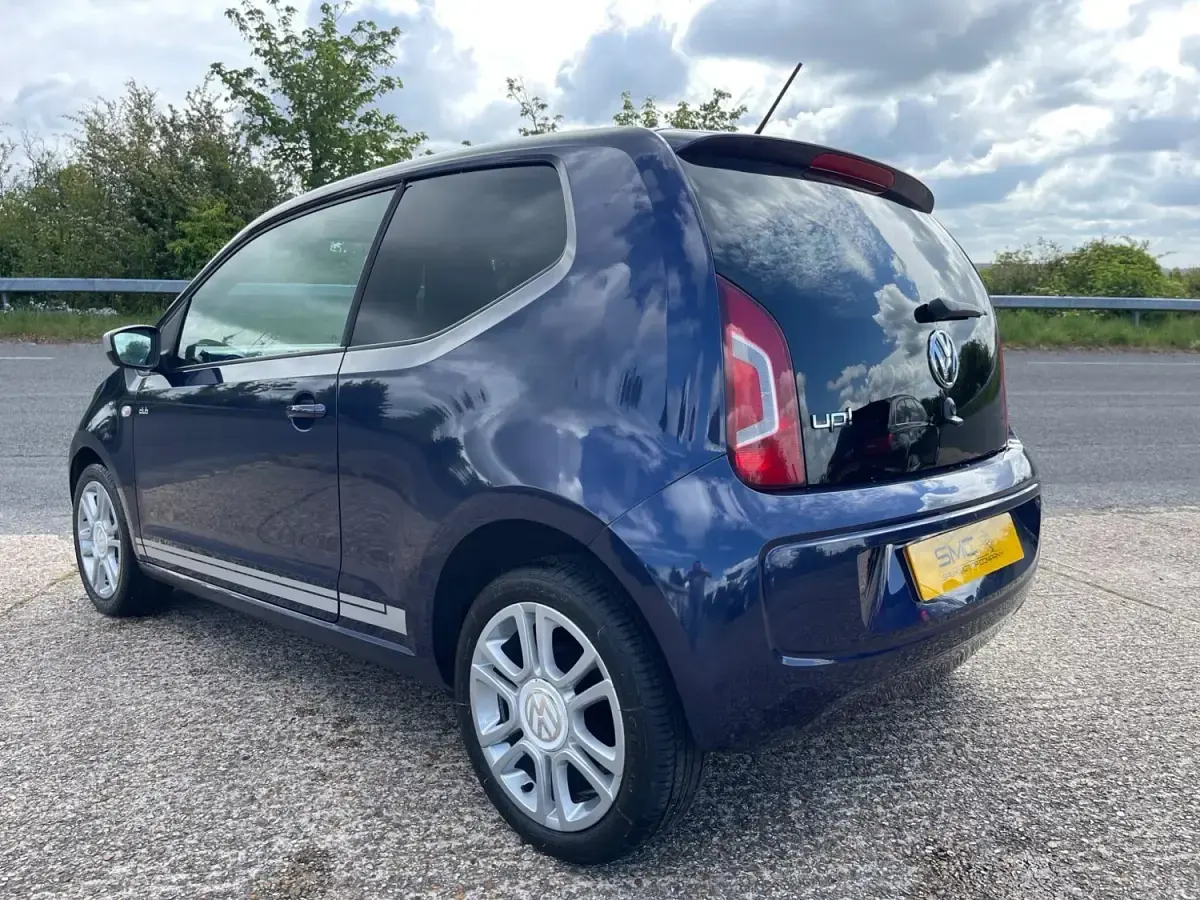 Begagnad VW up! CLUB 2015 Blå Halvkombi