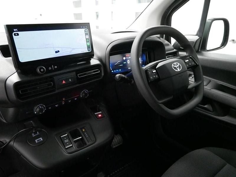 New Toyota Proace 50 kW (68 HP) 2025 White MPV