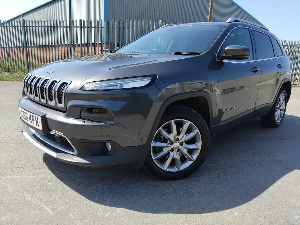 Used Jeep Cherokee Limited 200 HP (147 kW) 2015 Grey SUV