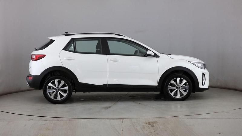 New Kia Stonic 100 HP (73 kW) 2025 White SUV