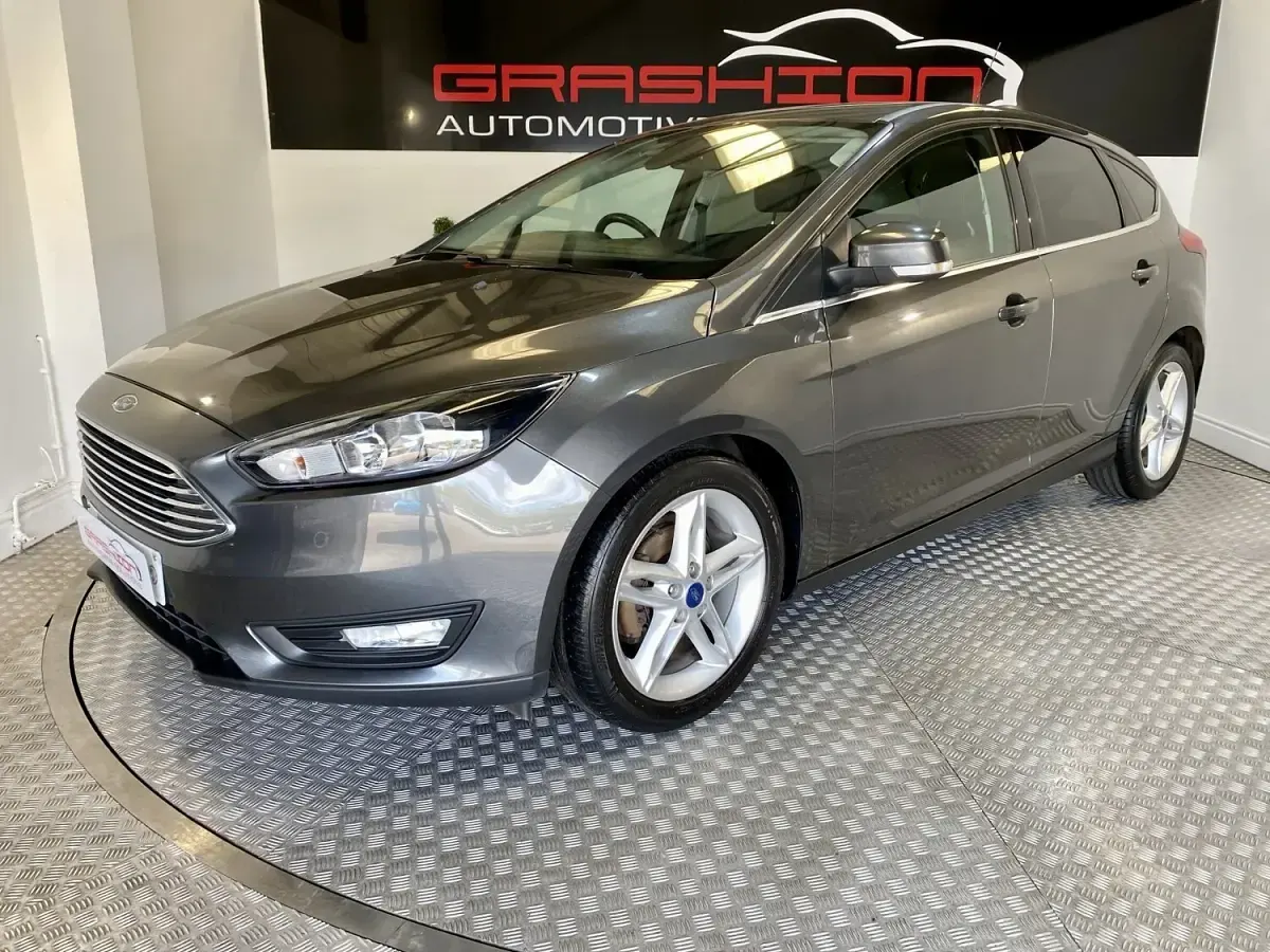 Used Ford Focus Zetec 120 HP (88 kW) 2016 Grey Hatchback
