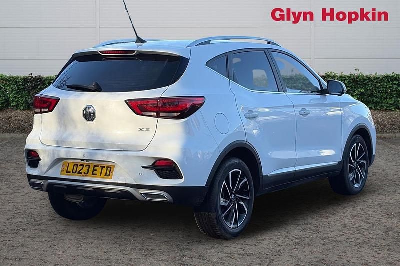 Used MG ZS Exclusive 111 HP (81 kW) 2023 White Hatchback