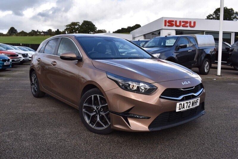 Other Used 2023 Kia Ceed 3 Hatchback | £13,482 (Good price) - Image 1/3