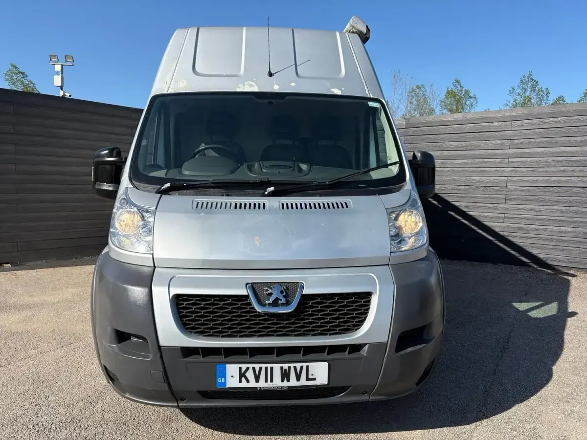 Käytetty Peugeot Boxer 120 HP (88 kW) 2011 Hopea Van