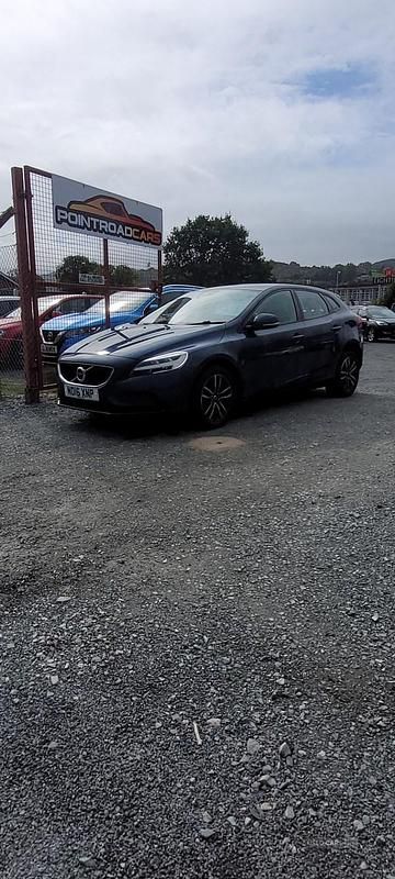 Used Volvo V40 Momentum 120 HP (88 kW) 2016 Blue Estate