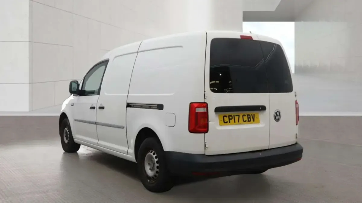 Usado VW Caddy Startline 102 HP (75 kW) 2017 Branco Monovolume