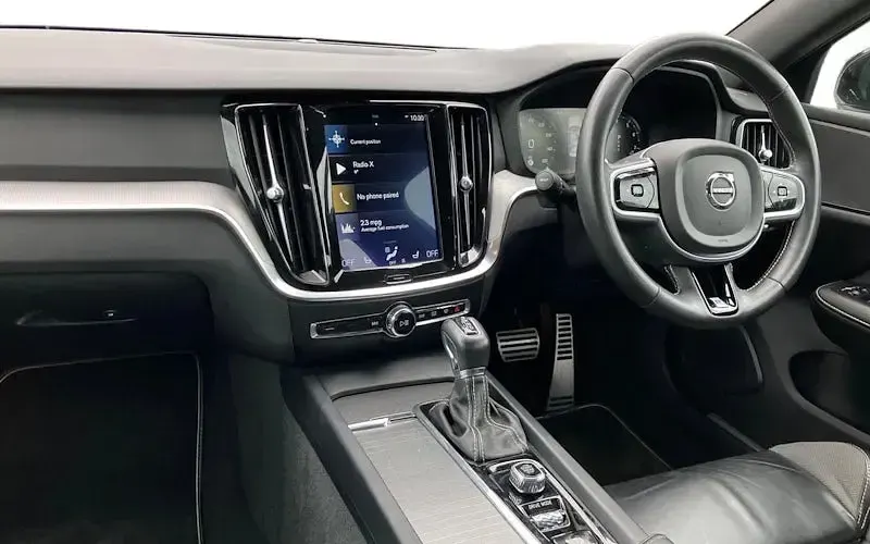 Used Volvo S60 R-Design 250 HP (183 kW) 2019 White Sedan