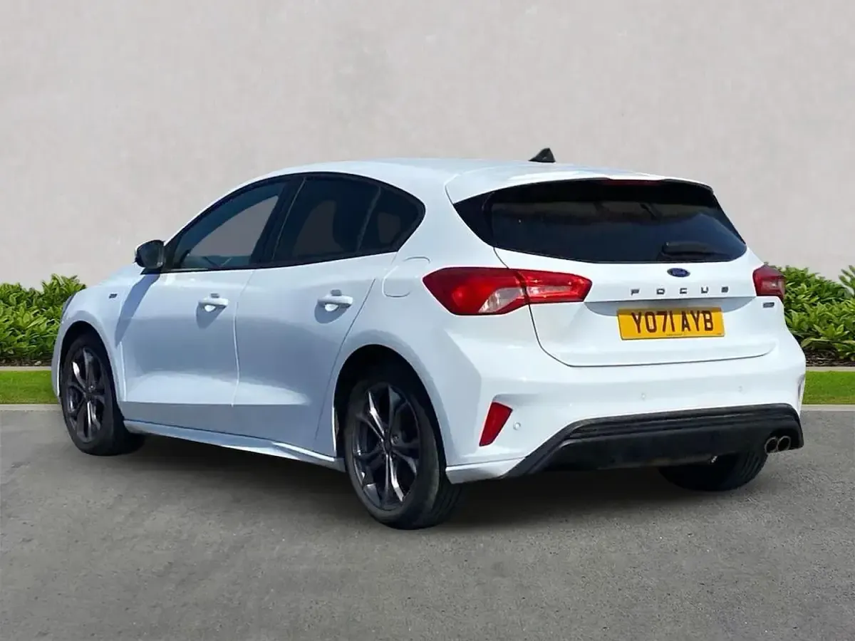 Used Ford Focus ST-Line 85 HP (62 kW) 2021 White Hatchback