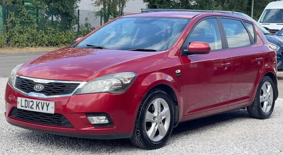Used Kia Ceed 113 HP (83 kW) 2012 Red Hatchback