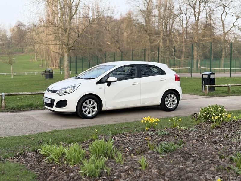 Used Kia Rio 2014 White Hatchback