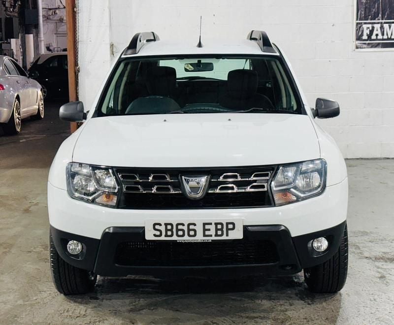 Used Dacia Duster Ambiance 2016 White Hatchback