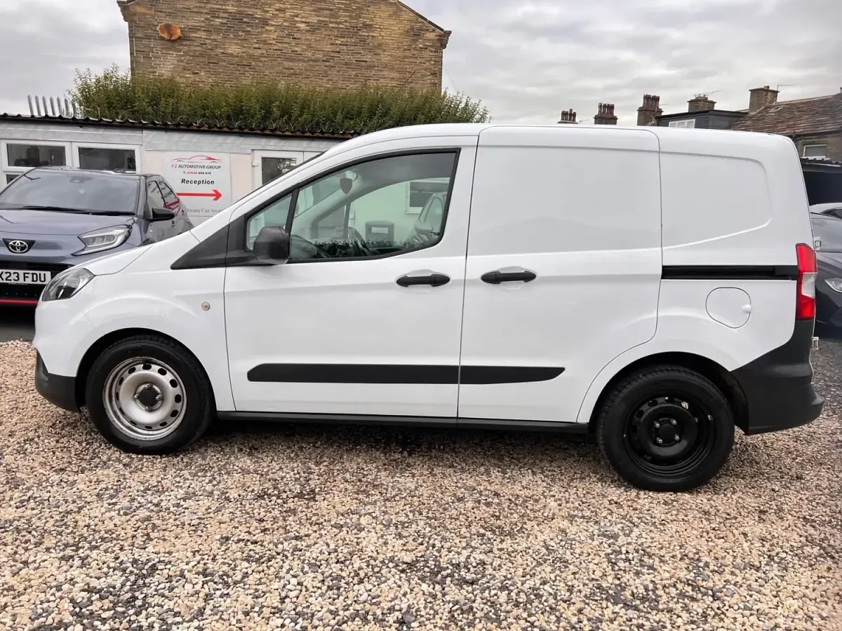 Second-hand Ford Transit S 100 CP (73 kW) 2022 Alb Van