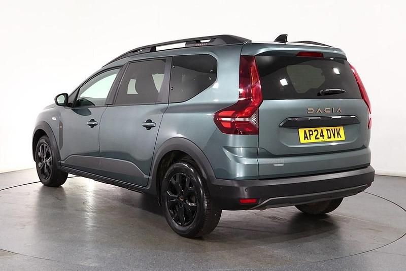 Used Dacia Jogger Extreme 141 HP (103 kW) 2024 Green MPV