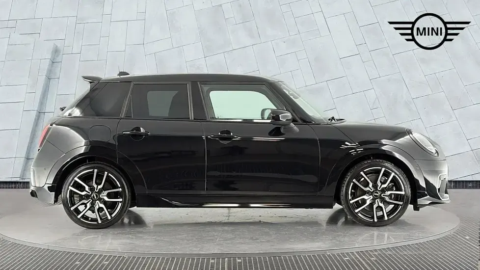 Used Mini Cooper Hatch 113 kW (154 HP) 2025 Black Hatchback