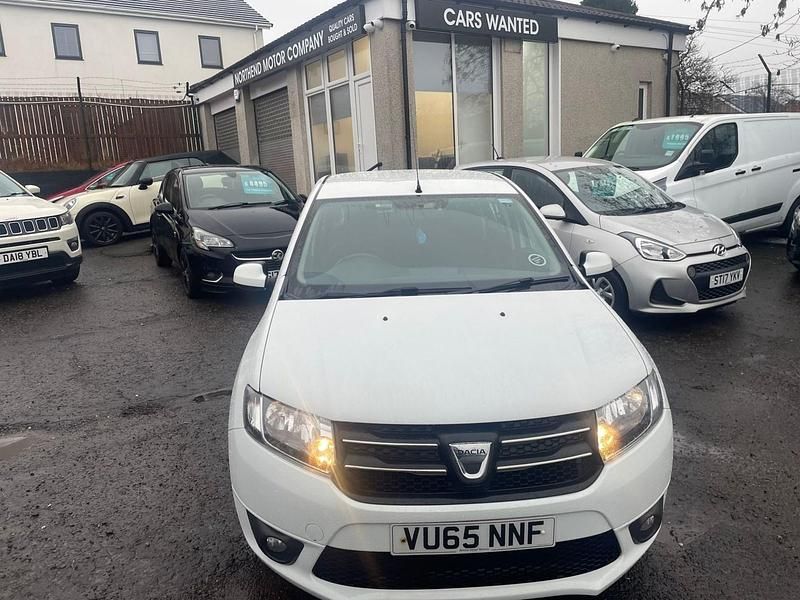 Used Dacia Sandero Lauréate 90 HP (66 kW) 2015 White Hatchback
