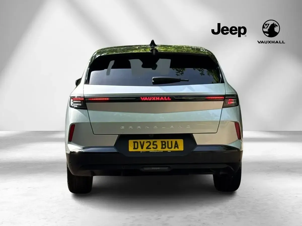 Second-hand Vauxhall Grandland X Ultimate 136 CP (100 kW) 2025 Gri SUV