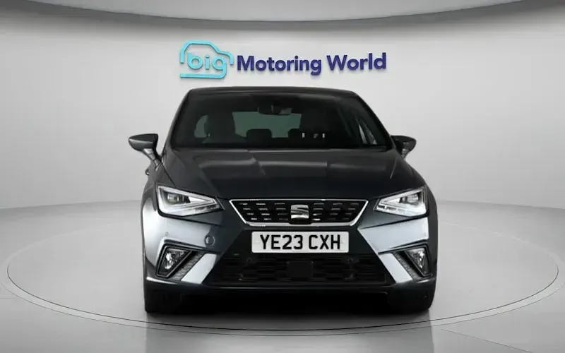Usado Seat Ibiza XCELLENCE Lux 110 CV (80 kW) 2023 Gris Utilitario