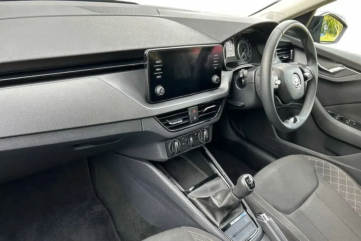 Used Skoda Kamiq SE 70 HP (51 kW) 2024 Black magic pearl effect SUV