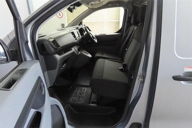 Used Vauxhall Vivaro 100 kW (136 HP) 2022 Grey MPV