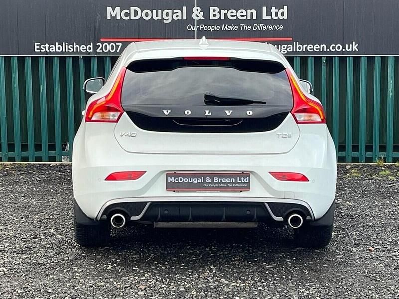 Used Volvo V40 R-Design 122 HP (89 kW) 2019 White Hatchback