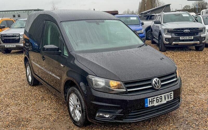 Begagnad VW Caddy Highline 102 HK (75 kW) 2019 Svart Minibuss