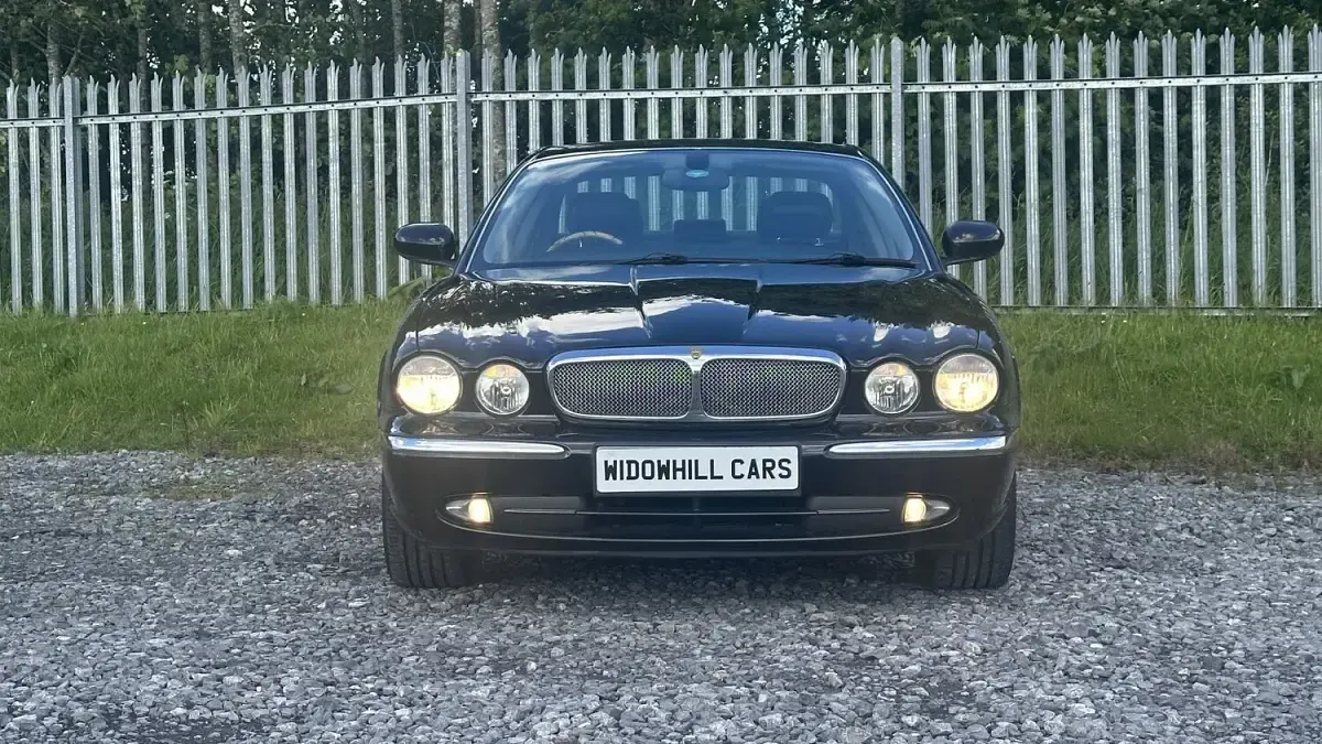 Used Jaguar XJ SE 2004 Black Sedan