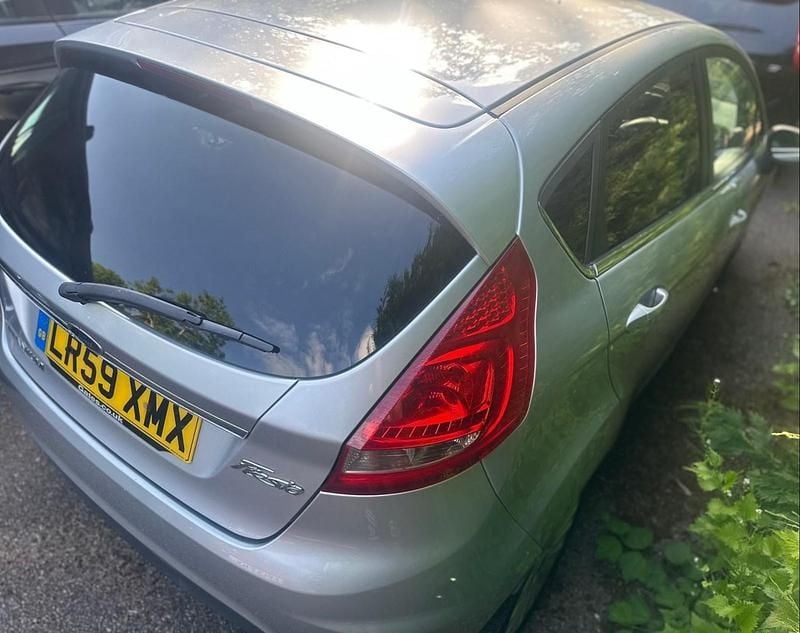 Begagnad Ford Fiesta Titanium 96 HK (70 kW) 2009 Silver Halvkombi