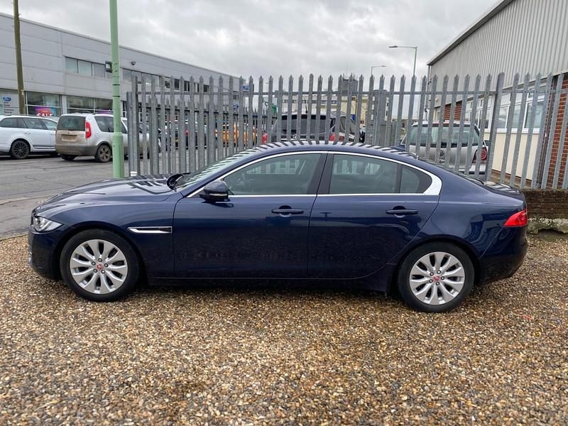 Used Jaguar XE Portfolio 163 HP (119 kW) 2016 Blue Sedan