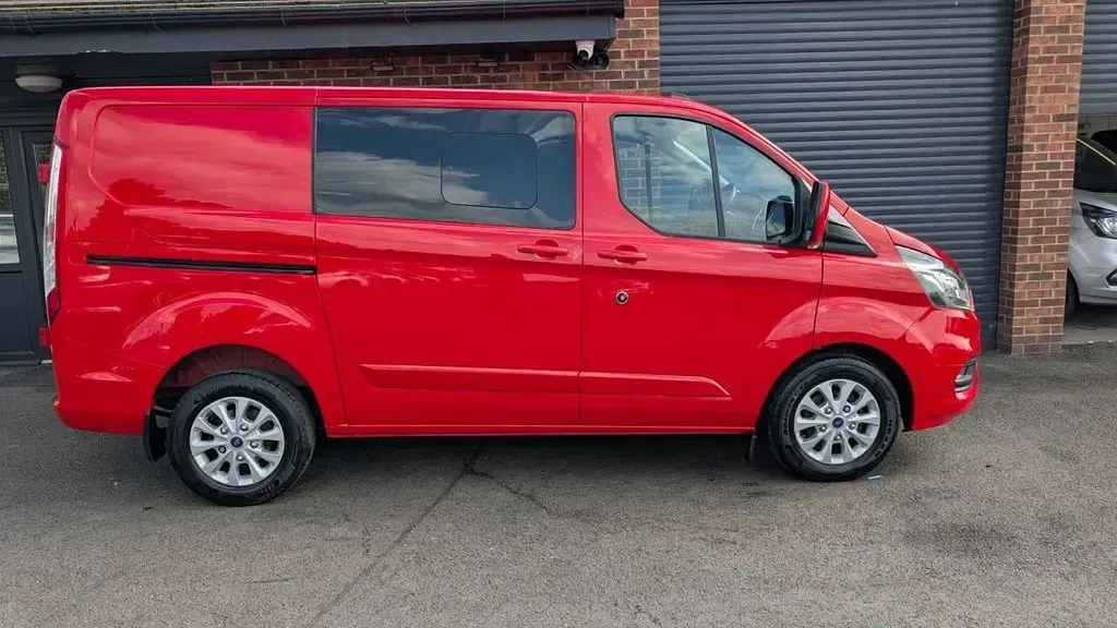 Used Ford 300 Limited 130 HP (95 kW) 2022 Red Van