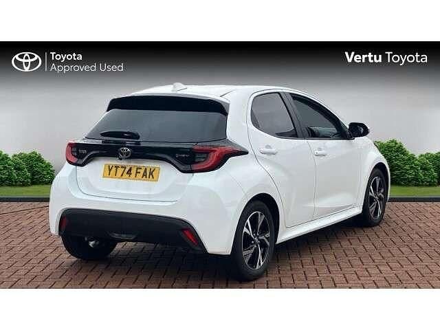 Used Toyota Yaris Hybrid Design 116 HP (85 kW) 2024 White Hatchback