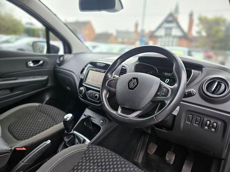 Used Renault Captur Dynamique 90 HP (66 kW) 2017 Grey SUV