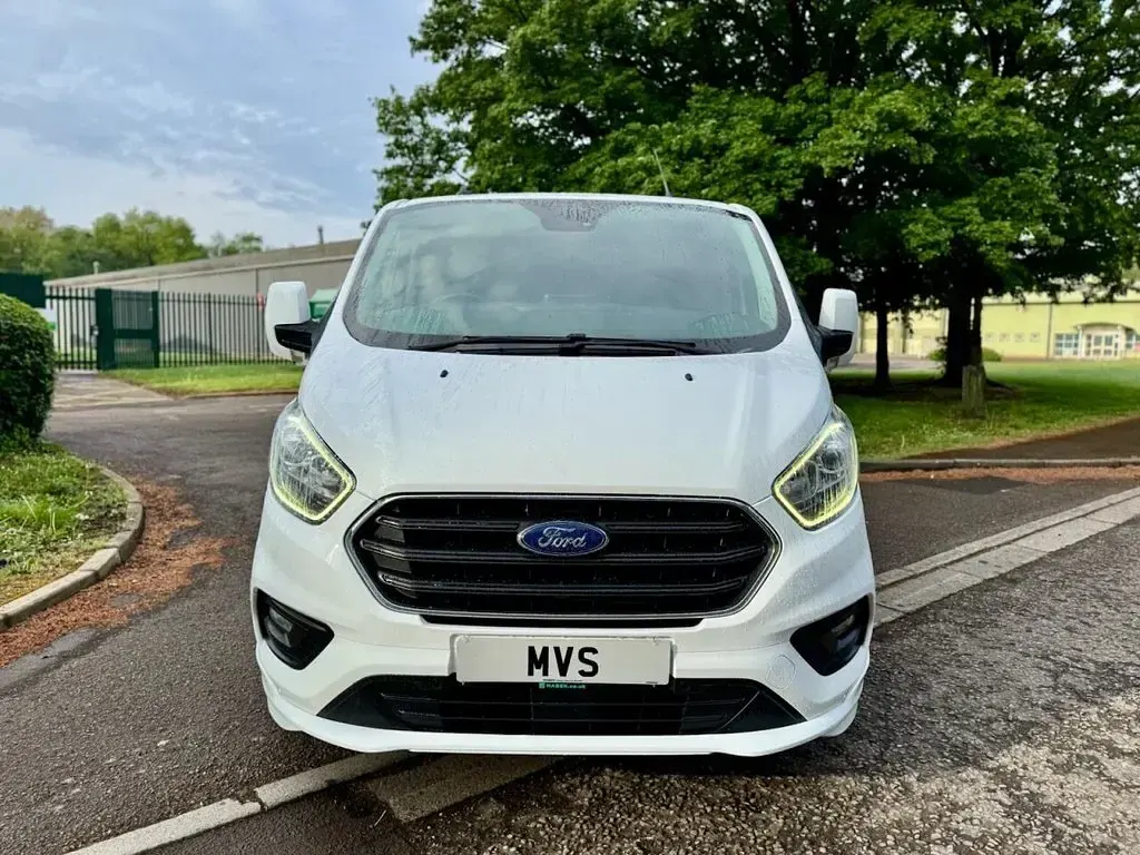 Used Ford Transit Custom Limited 130 HP (95 kW) 2021 White Van