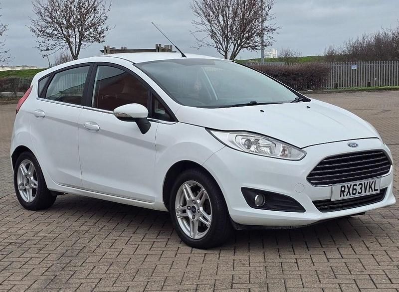 Used Ford Fiesta Zetec 2014 White Hatchback