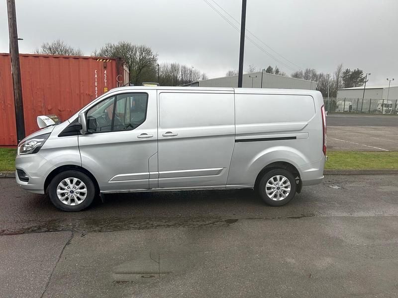 Used Ford Transit Custom Limited 130 HP (95 kW) 2022 Silver Van