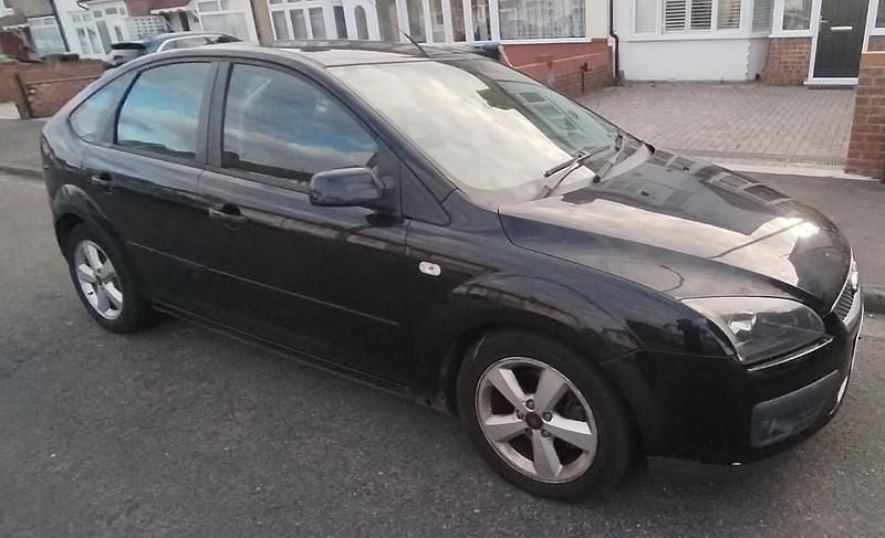 Black Used 2007 Ford Focus Zetec Hatchback | £950 (Good price) - Image 1/4