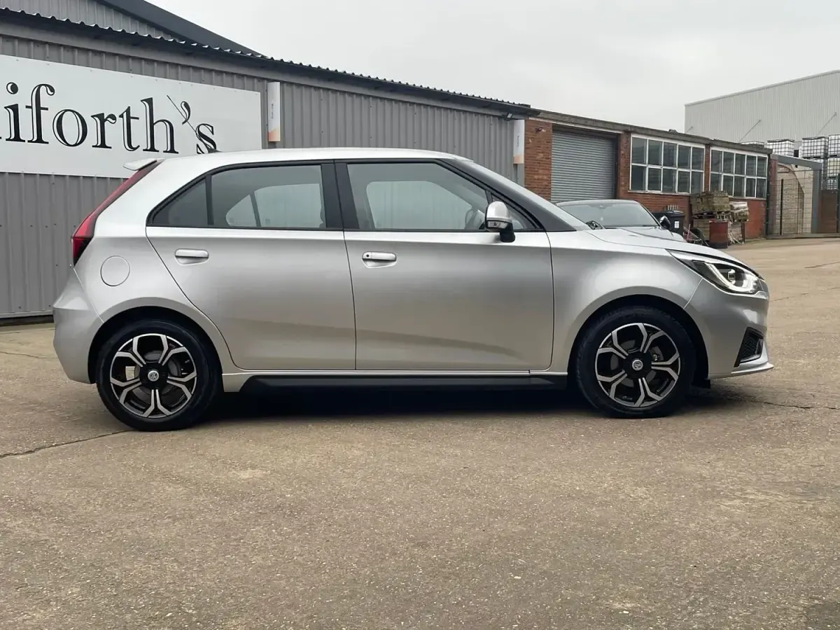 Usado MG MG3 Excite 106 HP (77 kW) 2019 Prateado Citadino