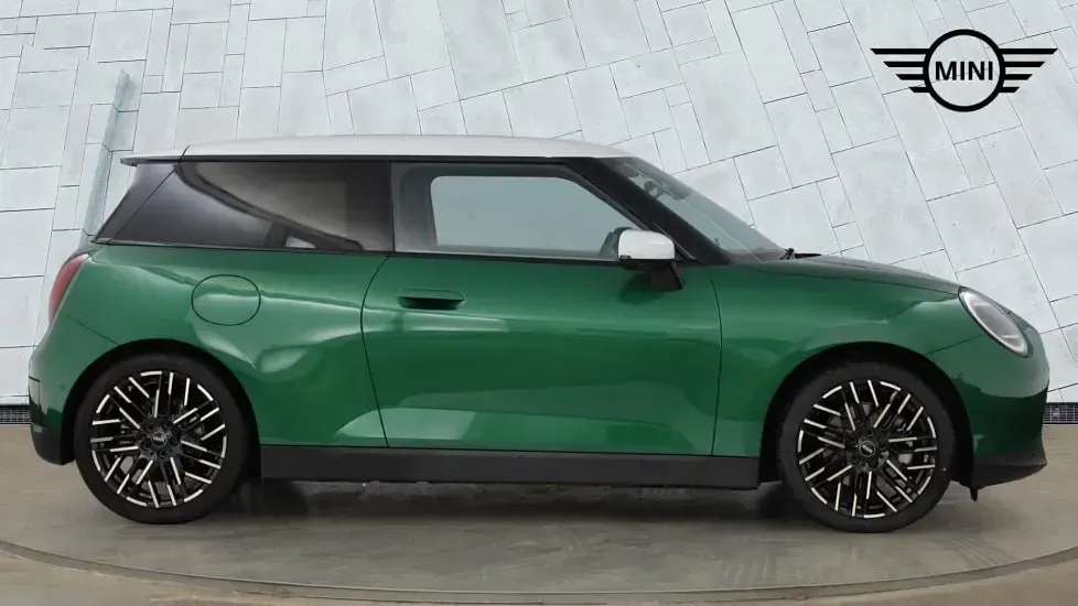 Used Mini Cooper SE Hatch 158 kW (215 HP) 2024 Green Hatchback