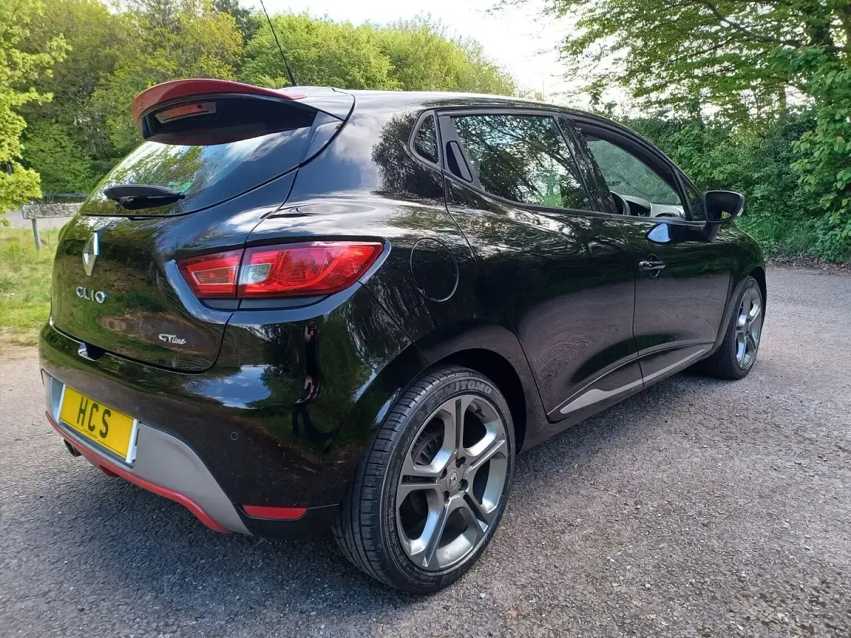 Used Renault Clio Dynamique 90 HP (66 kW) 2015 Black Hatchback