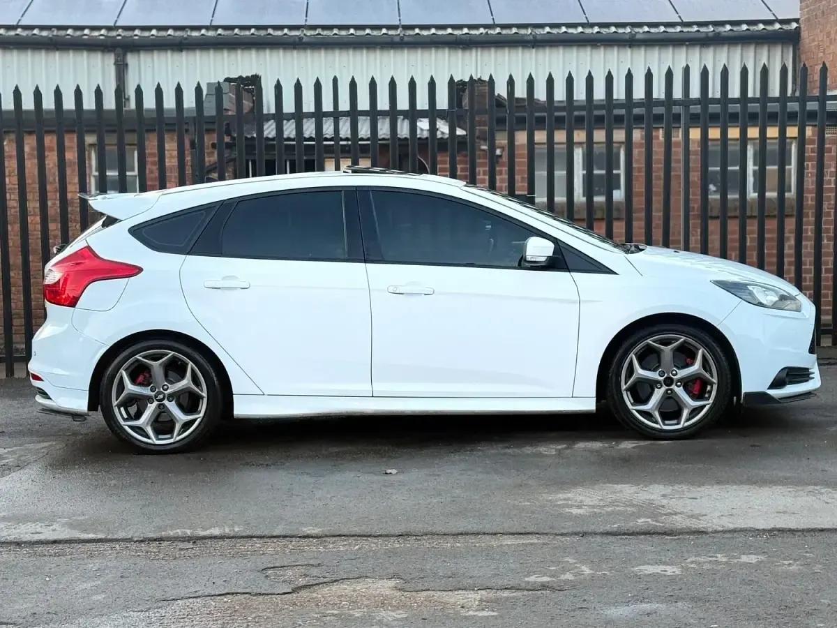 Used Ford Focus ST 246 HP (180 kW) 2014 White Hatchback