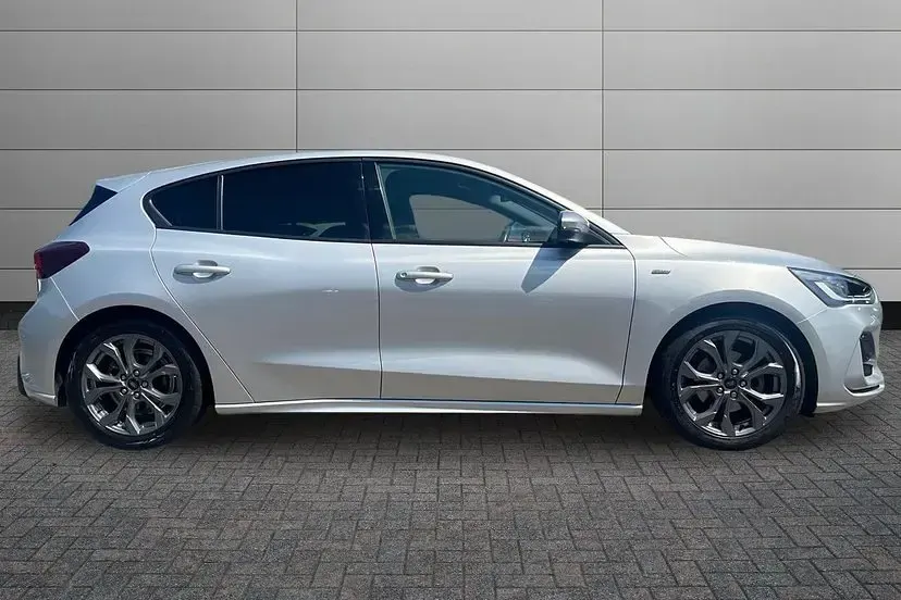 Used Ford Focus ST-Line 123 HP (90 kW) 2024 Moondust silver Hatchback