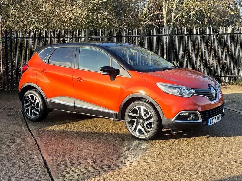 Used Renault Captur Dynamique 90 HP (66 kW) 2017 Orange/black SUV