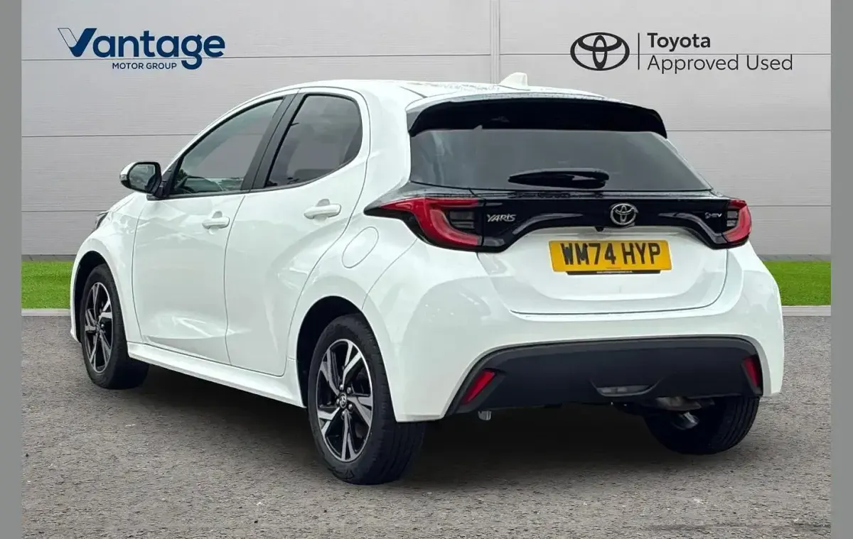 Used Toyota Yaris Design 113 HP (83 kW) 2025 White Hatchback