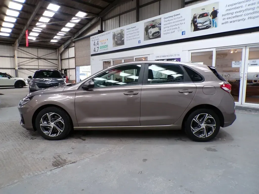 Used Hyundai i30 SE 120 HP (88 kW) 2023 Bronze Hatchback