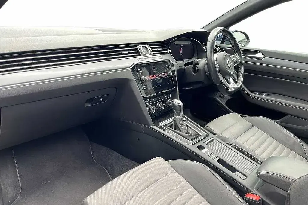 Used VW Passat R-line 150 HP (110 kW) 2018 Blue Estate