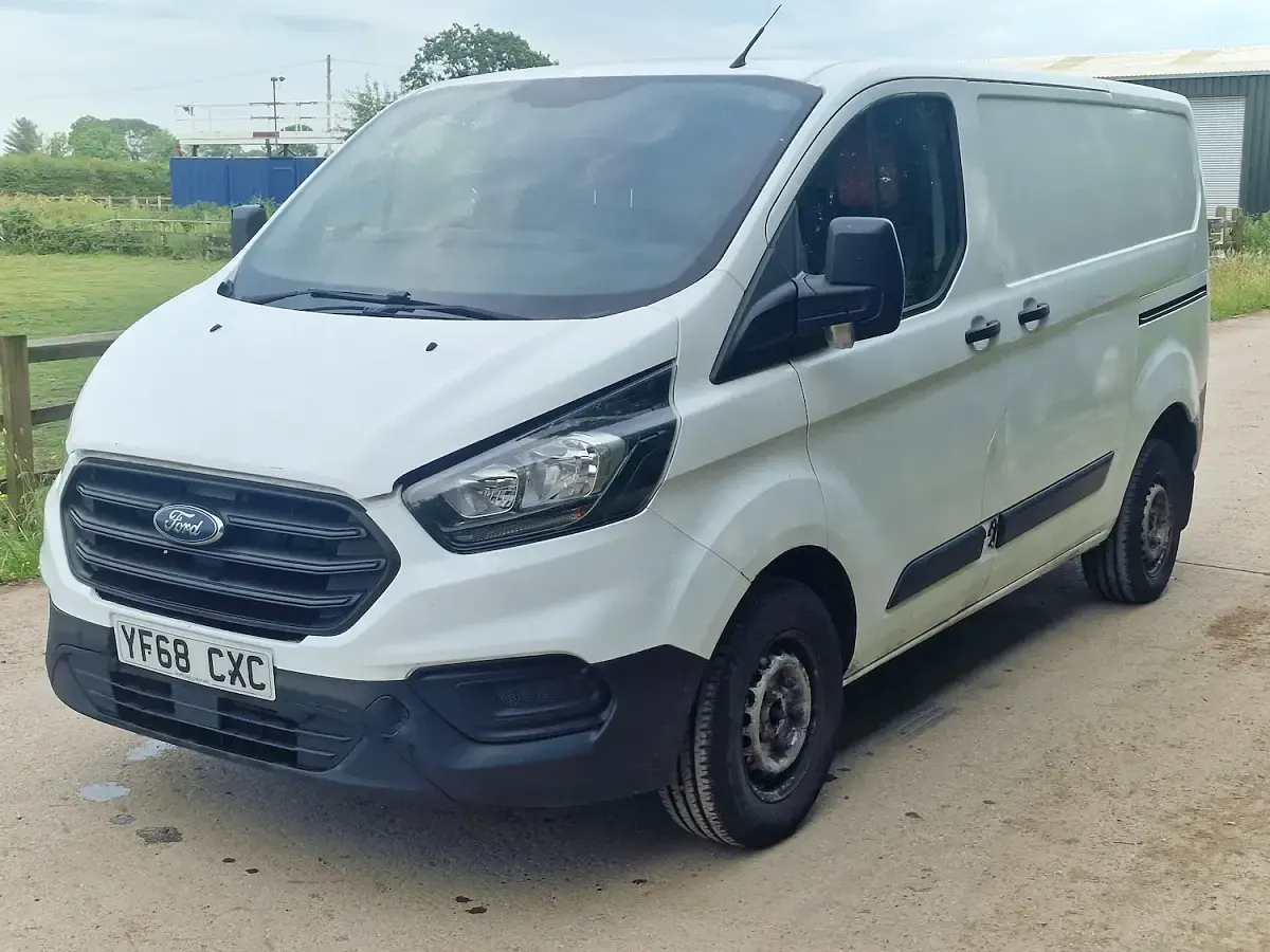 Used Ford Transit Custom 105 HP (77 kW) 2018 White Van