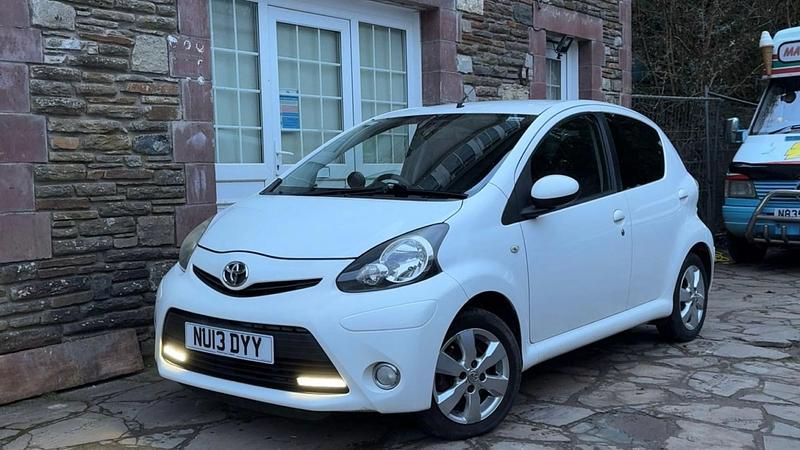 Used Toyota Aygo 2013 White Hatchback