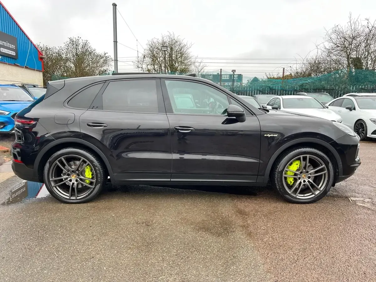 Used Porsche Cayenne 462 HP (339 kW) 2018 Black SUV